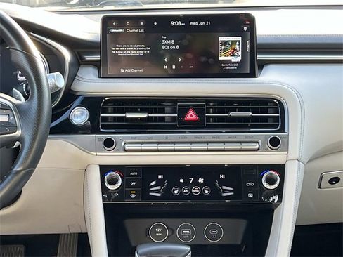 Used 2024 Genesis G70 2.5T image 15