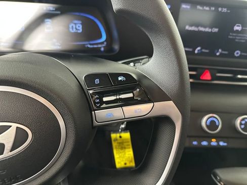 Used 2024 Hyundai Elantra SE image 16
