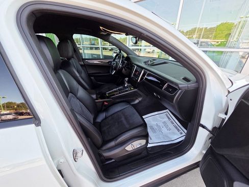 Used 2017 Porsche Macan Base AWD 4dr SUV image 24