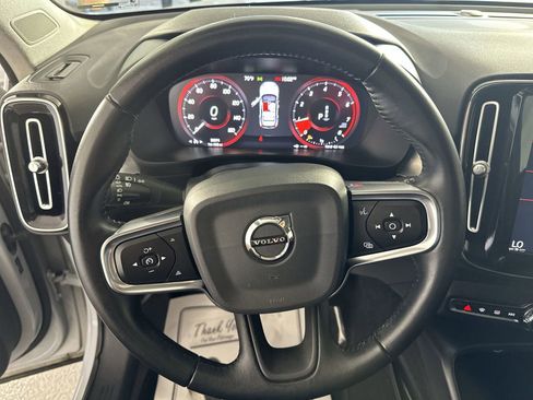 Used 2021 Volvo XC40 T4 Momentum w/ Protection Package Premier image 18