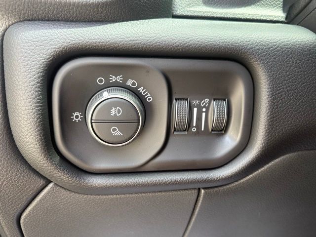 Used 2024 RAM 2500 Rebel AWD/4WD image 25