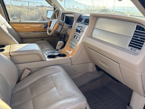 Used 2008 Lincoln Navigator Base image 16