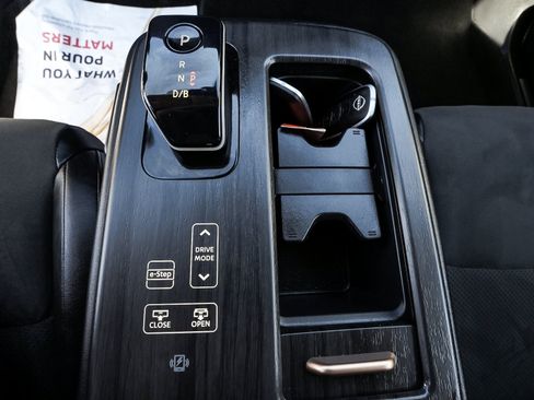 Used 2024 Nissan Ariya AWD image 28