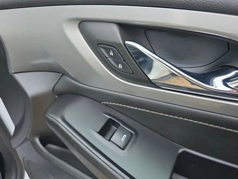 Used 2023 Chevrolet Traverse LT w/ LT Premium Package image 22