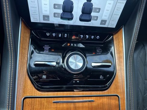 Used 2022 Jeep Grand Wagoneer Series III image 6