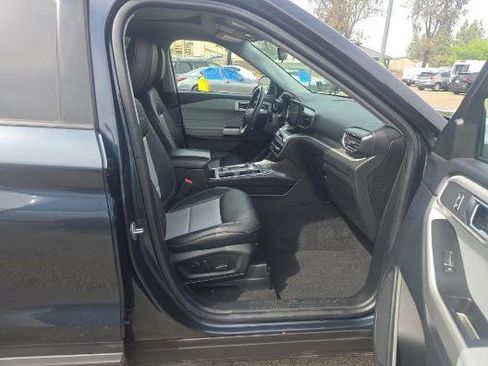 Used 2022 Ford Explorer XLT w/ Equipment Group 202A image 8