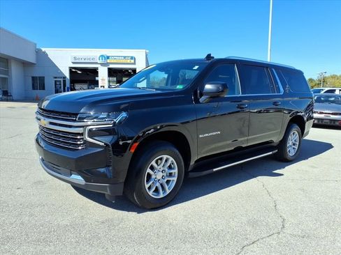 Used 2023 Chevrolet Suburban LT image 9