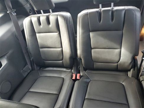 Used 2015 Ford Explorer XLT w/ Equipment Group 202B image 9