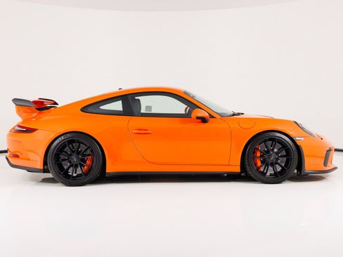 Used 2018 Porsche 911 GT3 RWD image 2