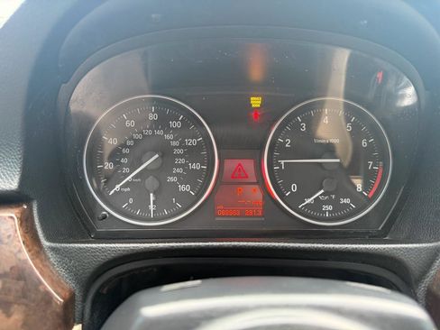 Used 2011 BMW 335i Convertible image 12