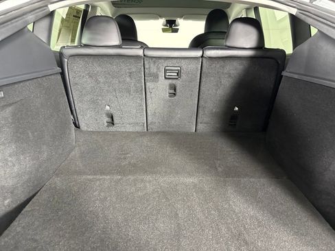 Used 2024 Tesla Model Y 2WD image 18