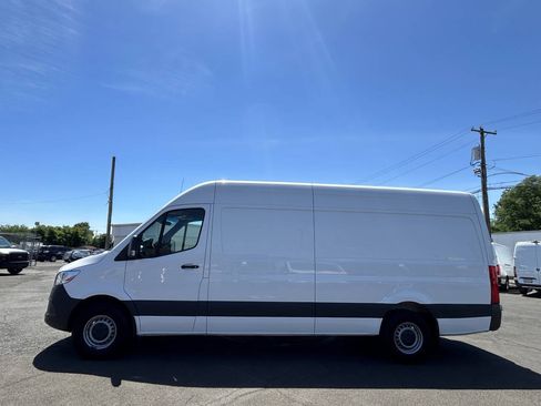 Used 2022 Mercedes-Benz Sprinter 2500 image 3