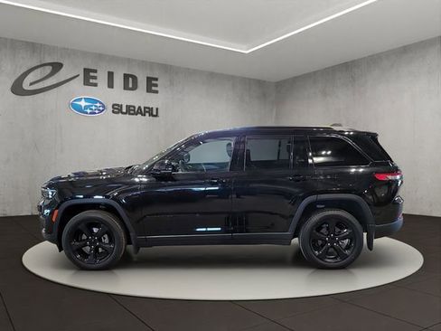 Used 2023 Jeep Grand Cherokee Altitude AWD/4WD image 8