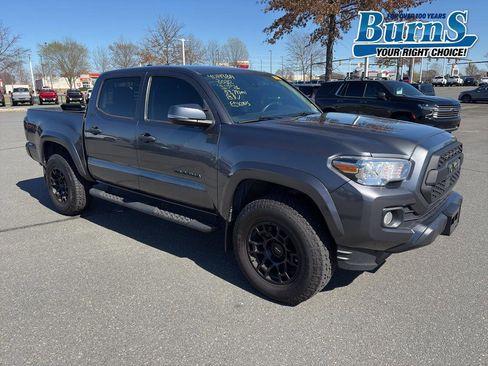 Used 2022 Toyota Tacoma SR5 w/ Technology Package image 1