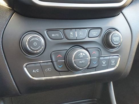 Used 2022 Jeep Cherokee Latitude Lux w/ Sun & Sound Group image 26