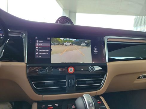 New 2026 Porsche Macan image 23