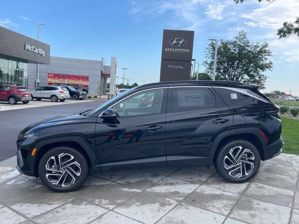 Used 2025 Hyundai Tucson Limited AWD/4WD image 13