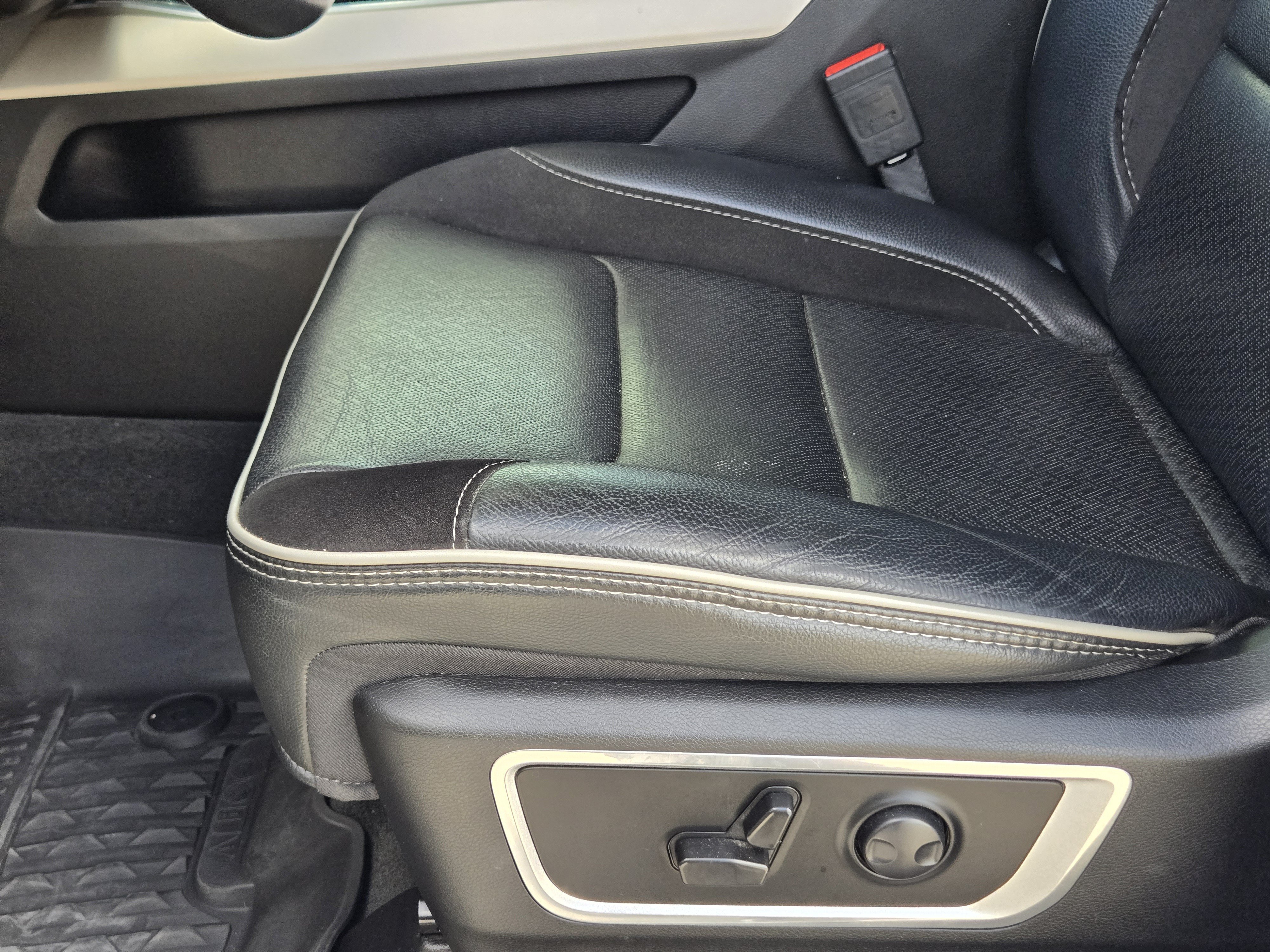 Used 2022 RAM 1500 Laramie AWD/4WD image 23
