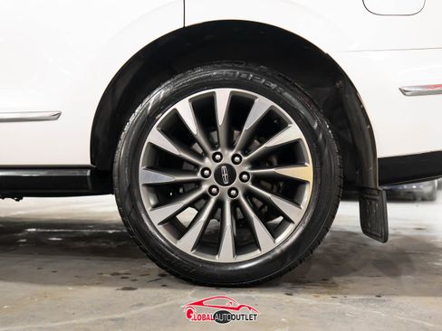 Used 2018 Lincoln Navigator Select w/ Technology Package image 12