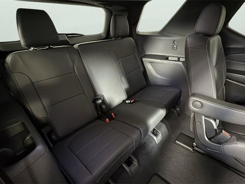 Certified 2023 Chevrolet Traverse LT image 30