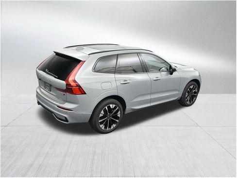 New 2026 Volvo XC60 B5 Plus w/ Protection Package Premier AWD/4WD image 17