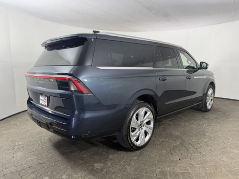 Used 2025 Lincoln Navigator L Reserve image 9