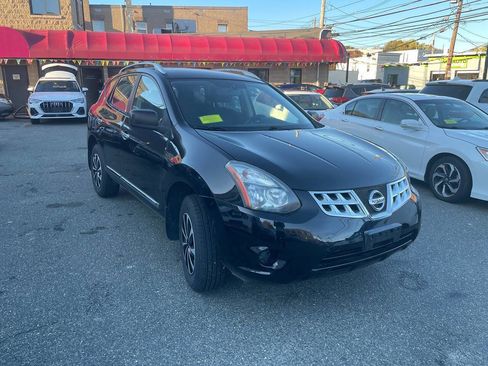 Used 2014 Nissan Rogue S w/ Convenience Package image 2