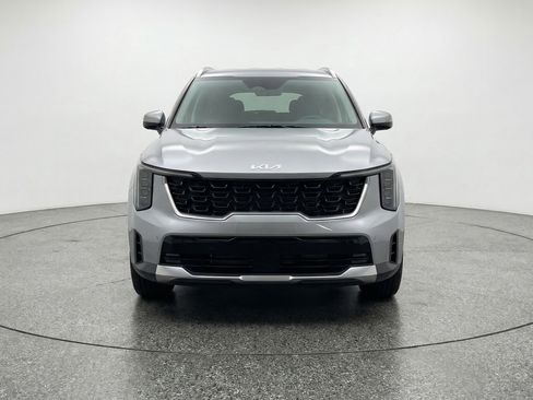 Used 2024 Kia Sorento S image 2