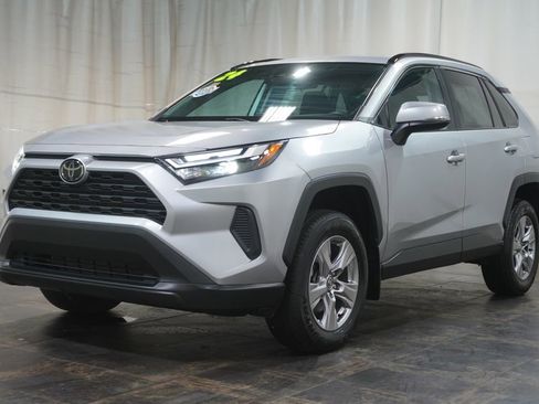 Used 2024 Toyota RAV4 XLE AWD/4WD image 2