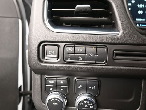 Used 2023 GMC Yukon XL AT4 AWD/4WD image 37