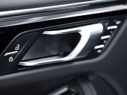 Certified 2026 Porsche Macan AWD/4WD image 25