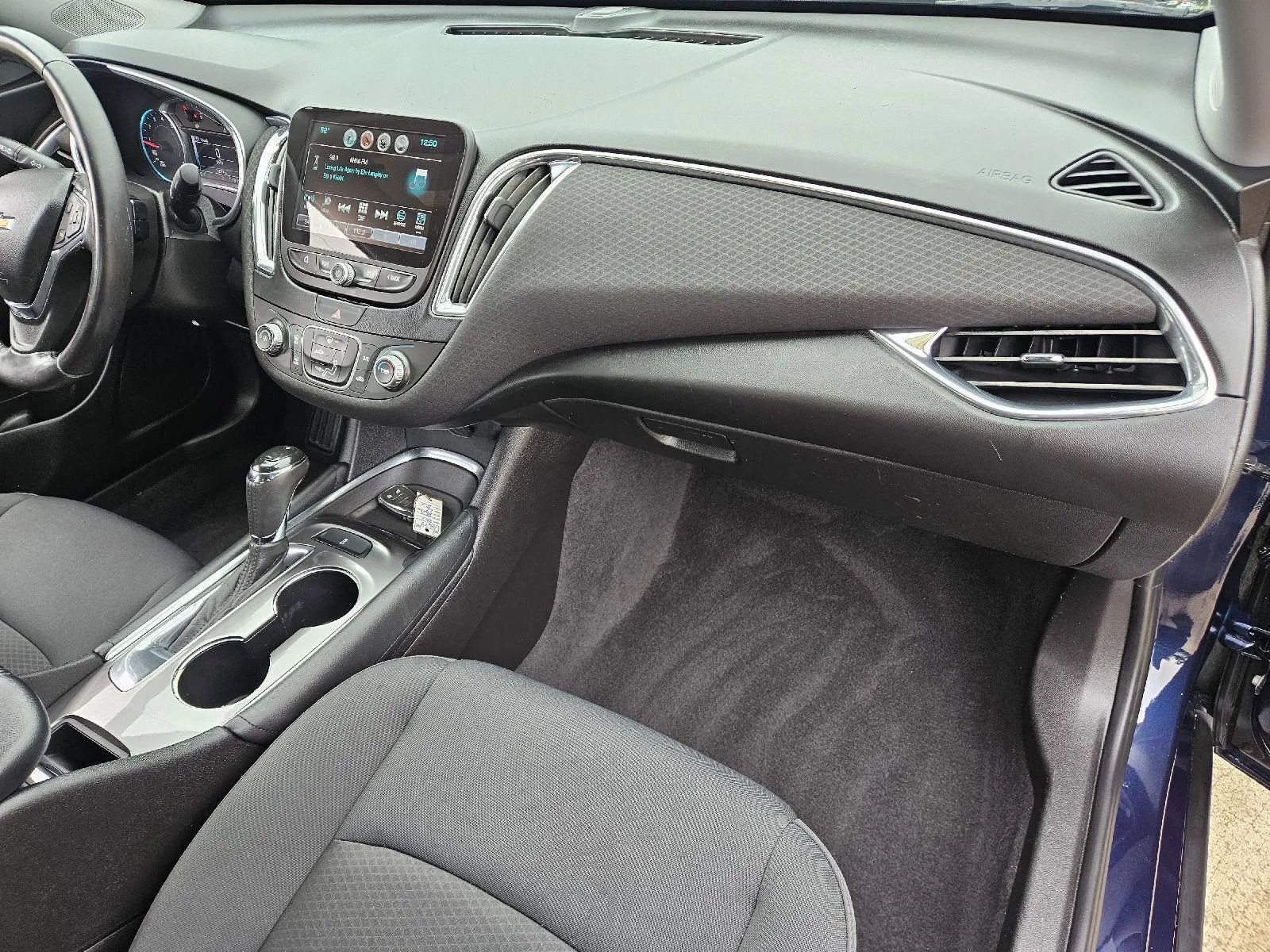 Used 2017 Chevrolet Malibu LT FWD image 16