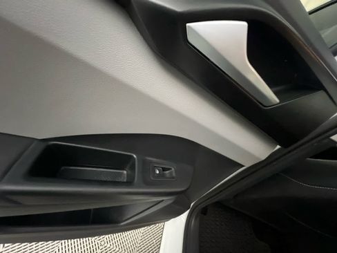 Used 2022 Volkswagen Taos SE w/ Driver Assistance Package FWD image 23