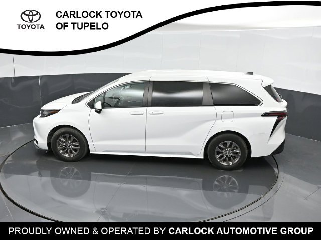 Used 2023 Toyota Sienna LE FWD image 50