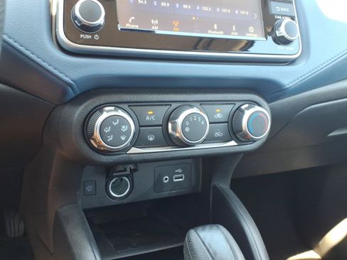 Used 2025 Nissan Versa SV FWD image 10