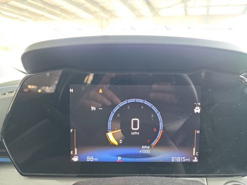 Used 2025 Chevrolet Trax LT w/ LT Convenience Package image 16