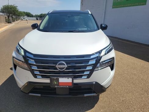 Used 2025 Nissan Rogue Platinum w/ Platinum Premium Package FWD image 3
