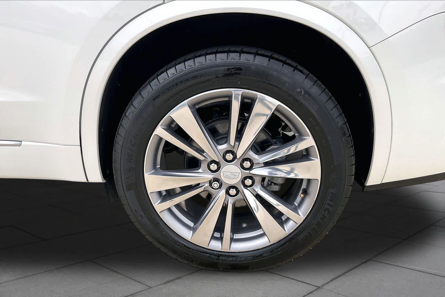 Used 2025 Cadillac XT6 Premium Luxury FWD image 11