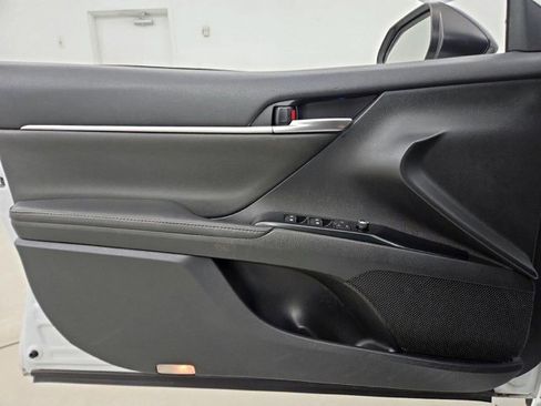 Used 2019 Toyota Camry XSE image 7