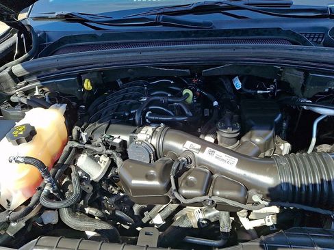 Used 2023 Jeep Grand Cherokee Laredo AWD/4WD image 30