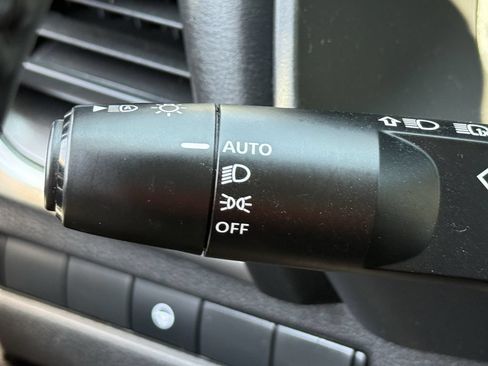 Used 2025 Nissan Rogue SV AWD/4WD image 22