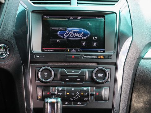 Used 2016 Ford Explorer XLT w/ Equipment Group 202A AWD/4WD image 14