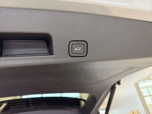 Used 2025 Chevrolet Traverse Z71 w/ Enhanced Driving Package AWD/4WD image 21