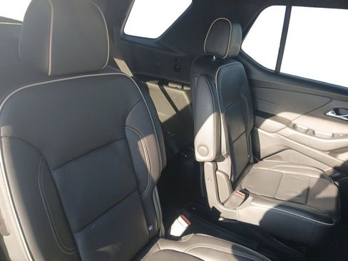 Used 2023 Chevrolet Traverse Premier image 17