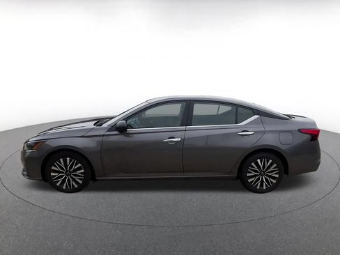Used 2025 Nissan Altima 2.5 SV FWD image 9