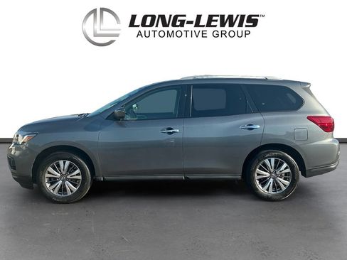 Used 2018 Nissan Pathfinder SV FWD image 2