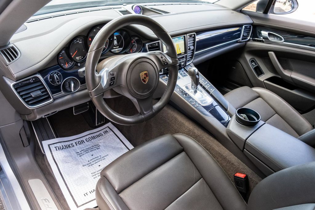 Used 2016 Porsche Panamera RWD image 16