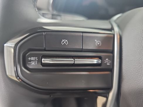 Certified 2025 Chevrolet Colorado ZR2 w/ Technology Package AWD/4WD image 21
