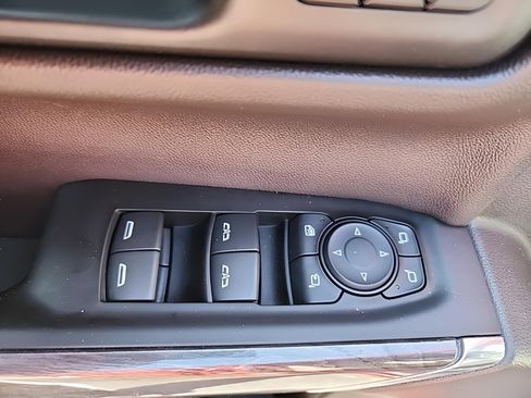 Used 2020 Chevrolet Silverado 1500 LTZ image 15