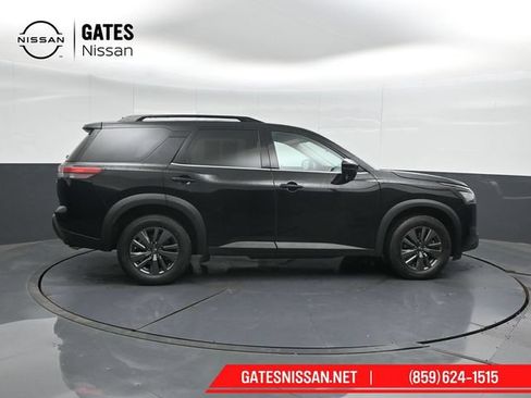 Used 2024 Nissan Pathfinder SV AWD/4WD image 3